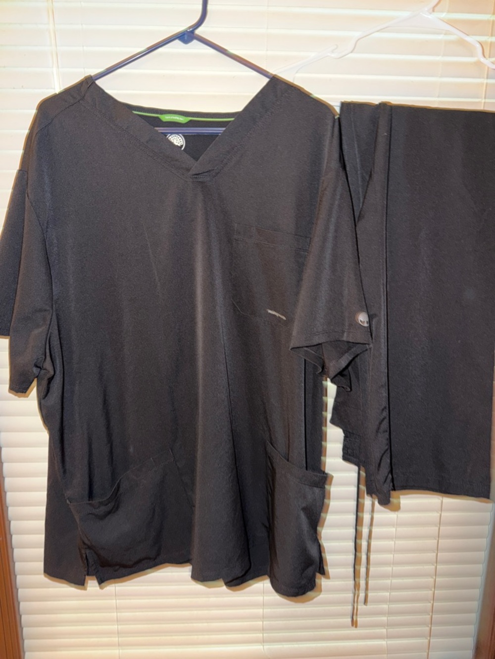 healing hands Black V-Neck Scrub Top and Pants Set Size 2XL